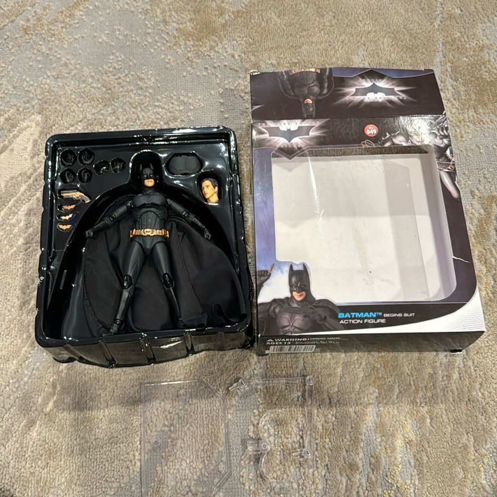 This MEDICOM toy MAFEX No.49 BATMAN (The Dark Knight Returns) Action Figure